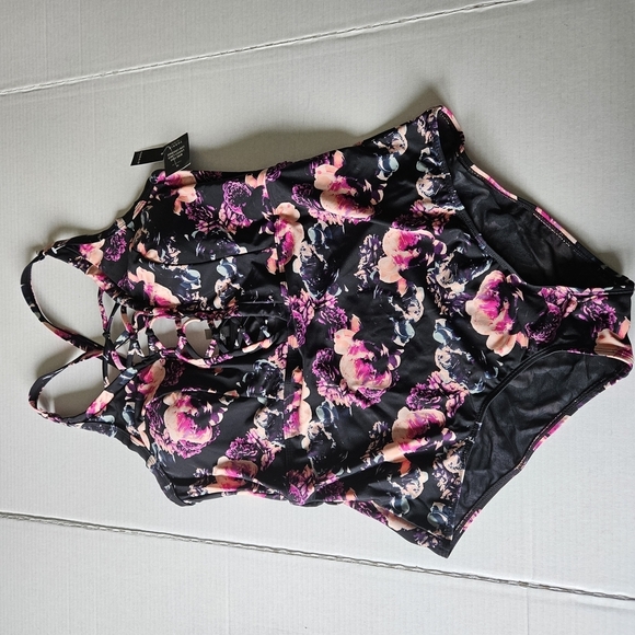 Torrid Pink and Black Floral Strappy One Piece Swimsuit NWT Size 2X - Picture 3 of 14